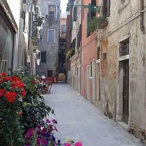  Apartment Ca' San Silvestro 2 Terrazze Nel Cuore Di Italien